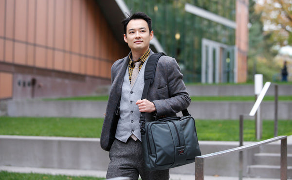 A person carrying a Pilot.
